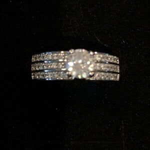 Women’s Ring - Size 7.5
